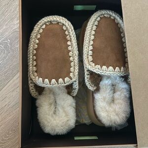 Brand new MOU shearling platform slide
